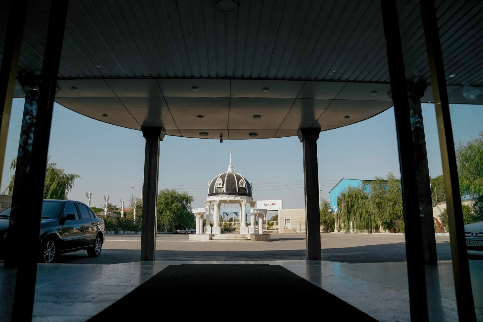 نمای ورودی تالار از داخل